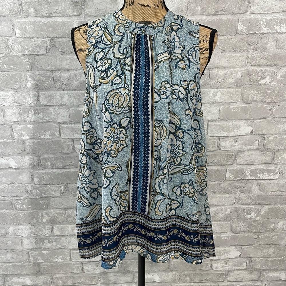 DR2 Sleeveless Floral Blouse